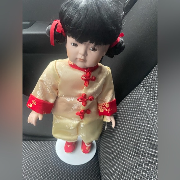 Vintage Porcelain Doll set $75 Seymour Mann Connoisseur Collection - Picture 3 of 3